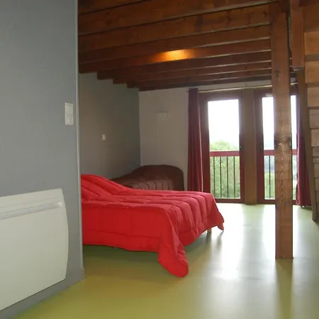 Du Cantal - Meubles Avec Kitchenette Et Chambres Sans Kitchenette * Condat (Cantal)