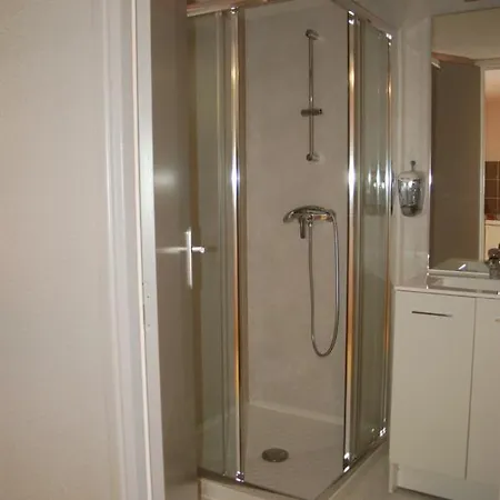 Du Cantal - Meubles Avec Kitchenette Et Chambres Sans Kitchenette Aparthotel