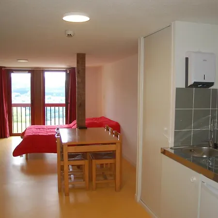 Du Cantal - Meubles Avec Kitchenette Et Chambres Sans Kitchenette * Condat (Cantal)